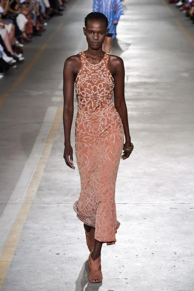 Look 10